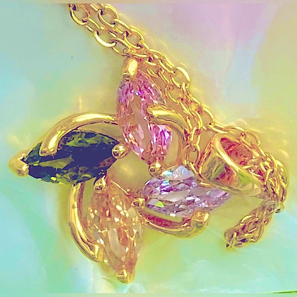 NWT-3 Styles🌸💧🍀Pretty🪞Sparkly Faux Swarovski Like Faceted Lab Created Stones - Picture 1 of 16